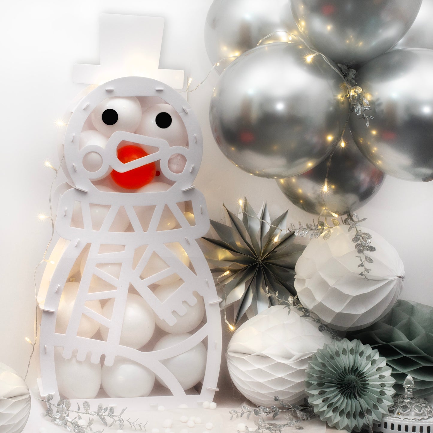 Pukka Party Snowman Stand lifestyle 2 
