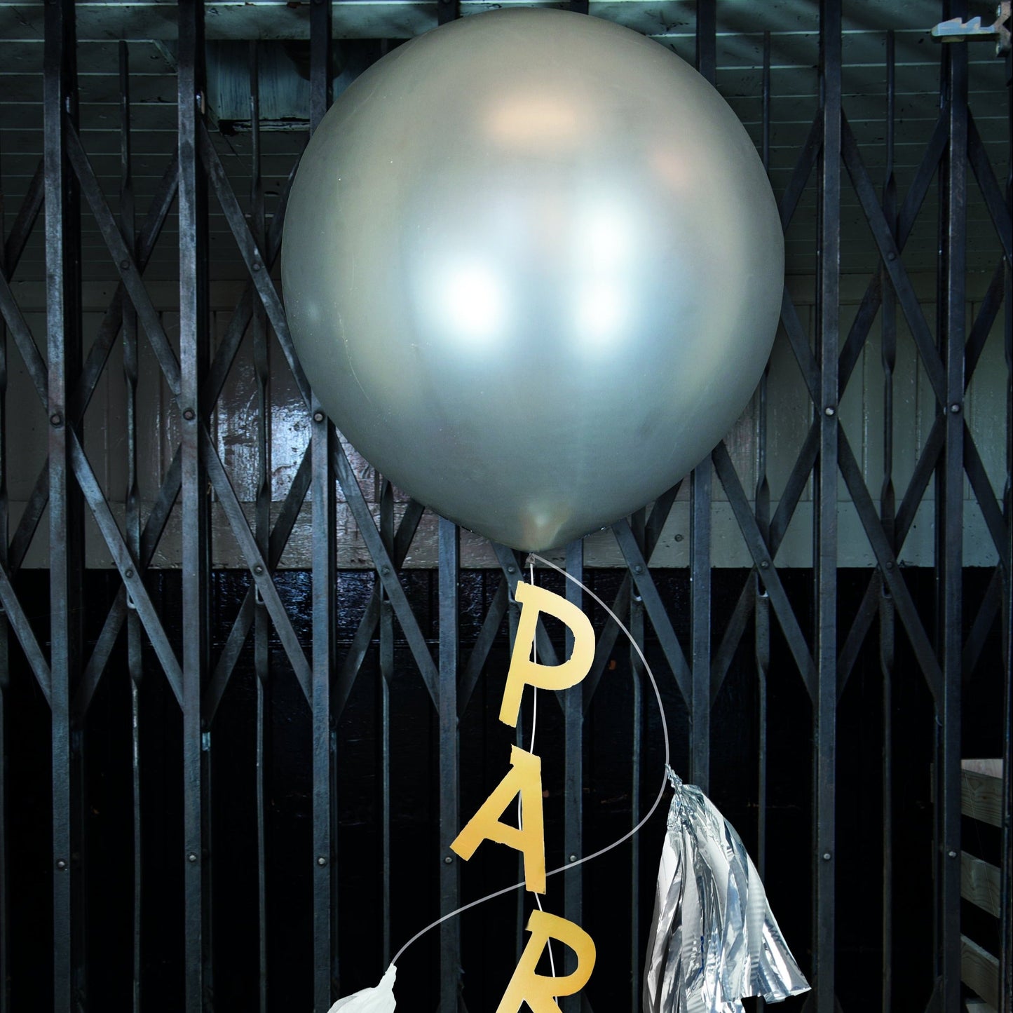 Round 30-inch Balloon with Party Swag & Tassels 2